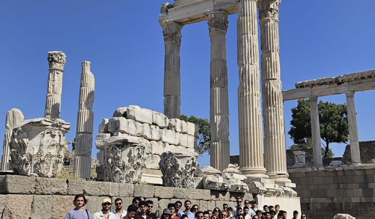 Dünyanın İlk Hastanesi Geleceğin Hekimlerini Ağırladı