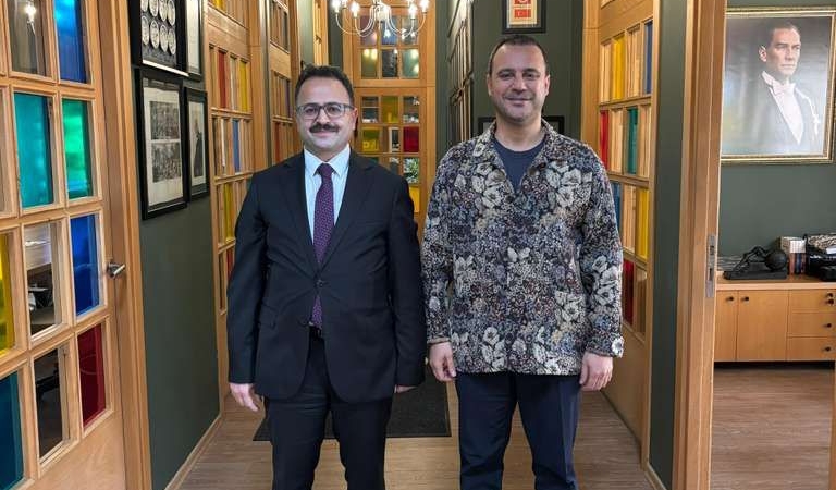 Çukurova Kaymakamı Alkan, Eğitim Başarıları Nedeniyle Gündoğdu Vakfı’nı Ziyaret Etti