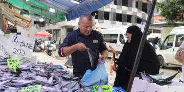 Rize'de palamut bolluğu tezgahtaki fiyatları 50 liraya kadar düşürdü