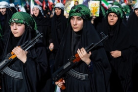 İran Devlet Medyasından Sivil Kadınların Silahlı Askeri Eğitimlerine İlişkin Yayın